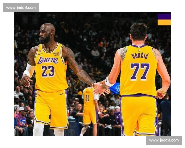 NBA总决赛经典回放湖人对决热火全场精彩瞬间战术与巨星表现深度复盘